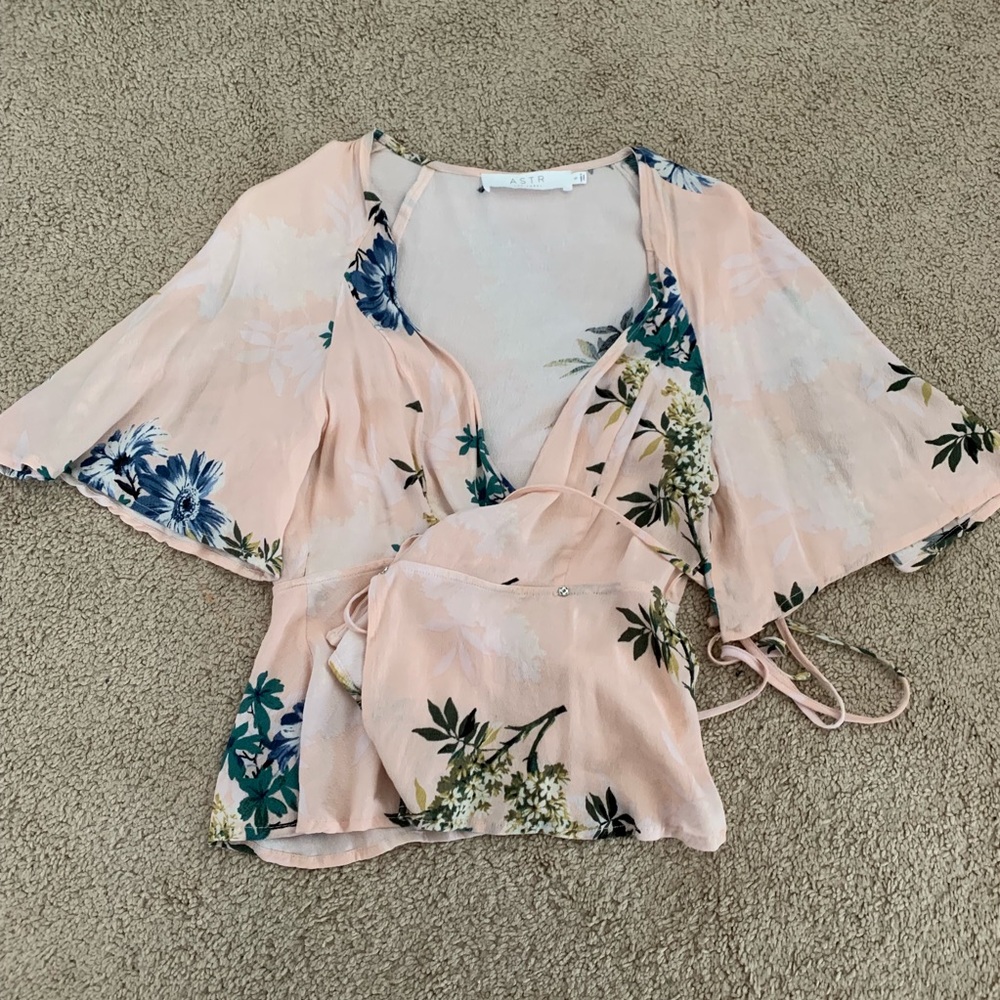 ❌SOLD❌ ASTR wrap flare top